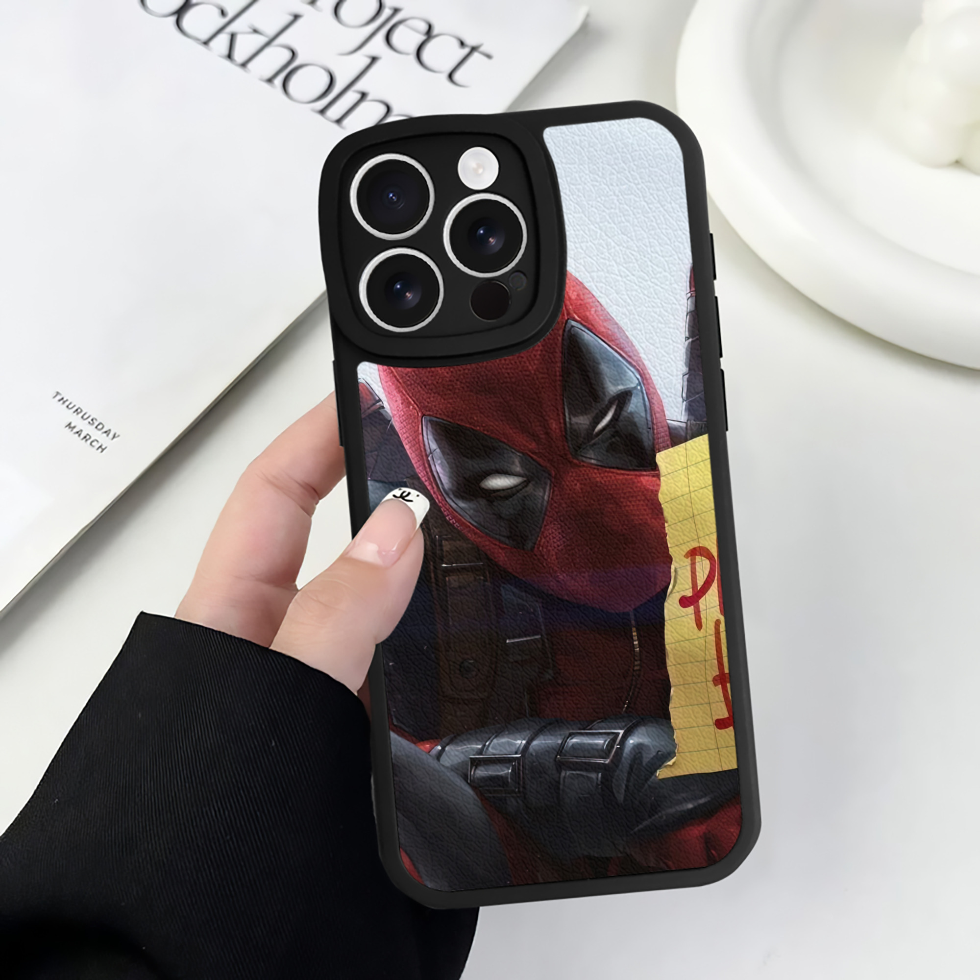 （画像用） Deadpool デッドプール 【iPhone 16シリーズ対応】シリコンスマホケース（レザー調） 材質：シリコン
